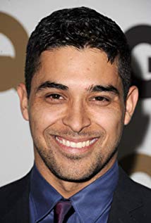 How tall is Wilmer Valderrama?